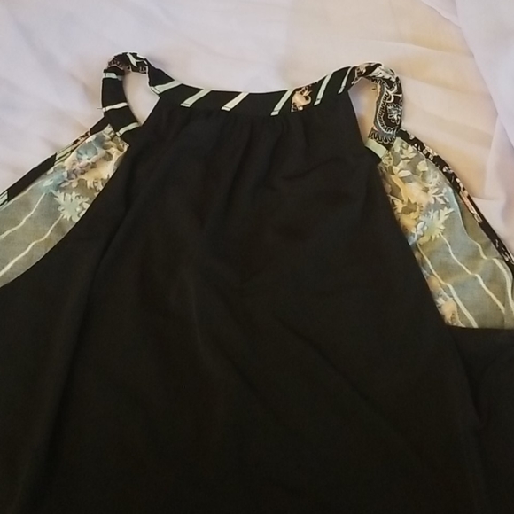 Women's Paisly and Floral Pattern Fancy Tank Top - Picture 4 of 5